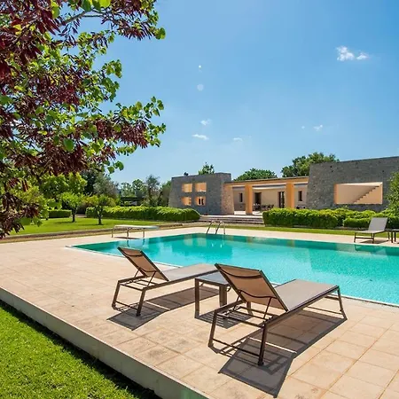 Iride 10&2, Emma Villas Villa *