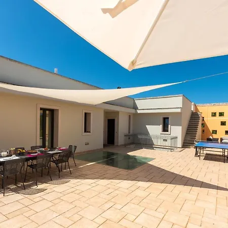Villa Iride 10&2, Emma Villas