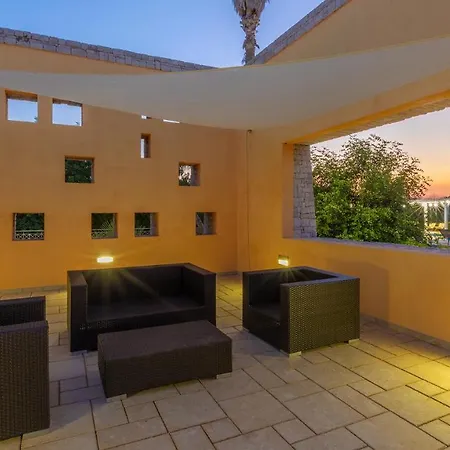 Villa Iride 10&2, Emma Villas