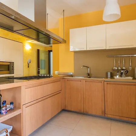 Villa Iride 10&2, Emma Villas *