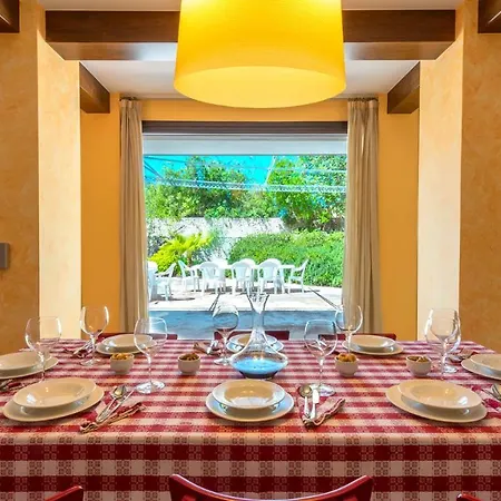 Villa Iride 10&2, Emma Villas