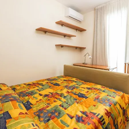 Iride 10&2, Emma Villas Villa